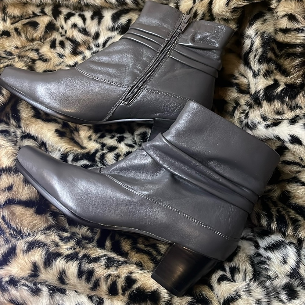 David Tate Grey Scrunched Ankle Heel Boots Size 8